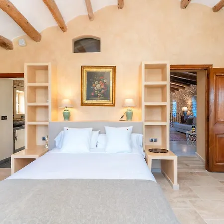 Casa De Piedra Ubicada En El Exclusivo Wine Village De Viladellops, Te Ofrece Experiencia Unica, Donde El Lujo Y La Tradicion Se Fusionan En Un Entorno Natural Privilegiado