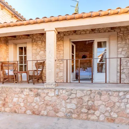 Casa De Piedra Ubicada En El Exclusivo Wine Village De Viladellops, Te Ofrece Experiencia Unica, Donde El Lujo Y La Tradicion Se Fusionan En Un Entorno Natural Privilegiado *