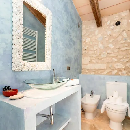 Casa De Piedra Ubicada En El Exclusivo Wine Village De Viladellops, Te Ofrece Experiencia Unica, Donde El Lujo Y La Tradicion Se Fusionan En Un Entorno Natural Privilegiado Viladellops