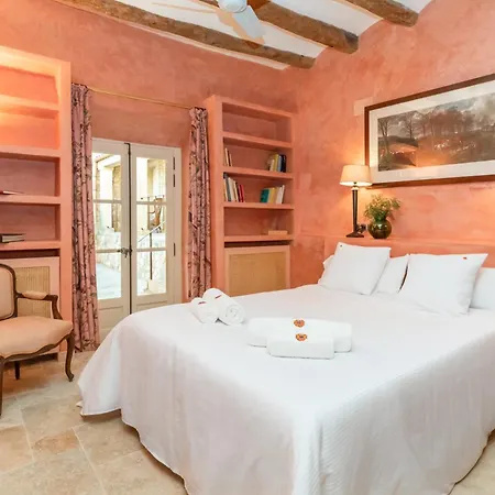 Casa De Piedra Ubicada En El Exclusivo Wine Village De Viladellops, Te Ofrece Experiencia Unica, Donde El Lujo Y La Tradicion Se Fusionan En Un Entorno Natural Privilegiado