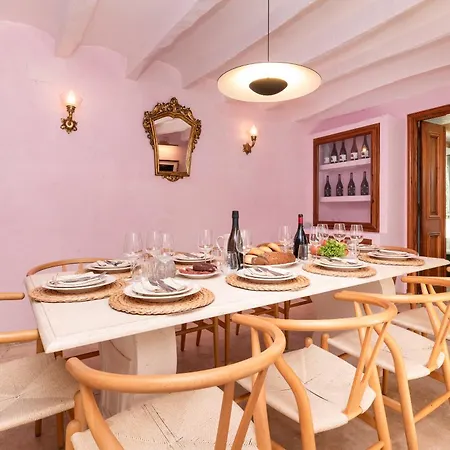 Casa De Piedra Ubicada En El Exclusivo Wine Village De Viladellops, Te Ofrece Experiencia Unica, Donde El Lujo Y La Tradicion Se Fusionan En Un Entorno Natural Privilegiado