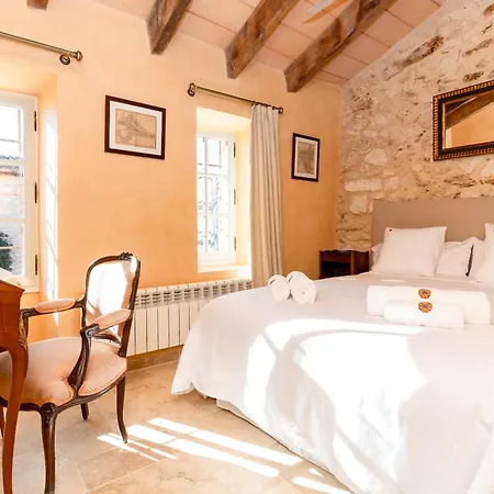 Casa De Piedra Ubicada En El Exclusivo Wine Village De Viladellops, Te Ofrece Experiencia Unica, Donde El Lujo Y La Tradicion Se Fusionan En Un Entorno Natural Privilegiado *