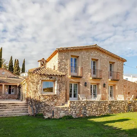 Villa Casa De Piedra Ubicada En El Exclusivo Wine Village De Viladellops, Te Ofrece Experiencia Unica, Donde El Lujo Y La Tradicion Se Fusionan En Un Entorno Natural Privilegiado