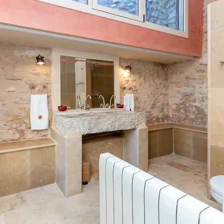 Casa De Piedra Ubicada En El Exclusivo Wine Village De Viladellops, Te Ofrece Experiencia Unica, Donde El Lujo Y La Tradicion Se Fusionan En Un Entorno Natural Privilegiado Villa Viladellops