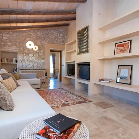 Villa Casa De Piedra Ubicada En El Exclusivo Wine Village De Viladellops, Te Ofrece Experiencia Unica, Donde El Lujo Y La Tradicion Se Fusionan En Un Entorno Natural Privilegiado Viladellops