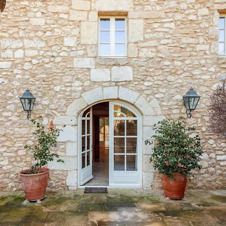 Casa De Piedra Ubicada En El Exclusivo Wine Village De Viladellops, Te Ofrece Experiencia Unica, Donde El Lujo Y La Tradicion Se Fusionan En Un Entorno Natural Privilegiado Viladellops